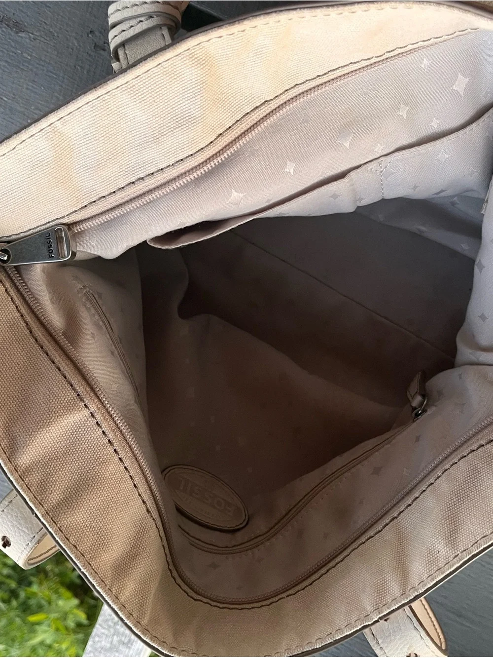Fossil spacious shoulder